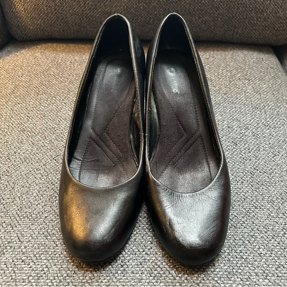 (SOLD) Soft Moc Black Leather Wedge Heels Size 10 - Picture 3 of 14